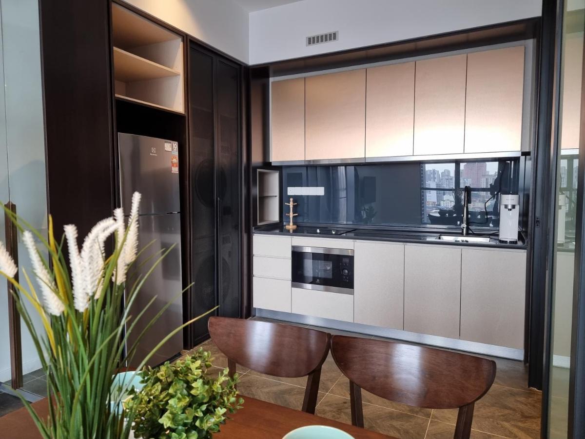 Scarletz Suites Klcc By De Harlequins Guesthouse Kuala Lumpur Exteriör bild