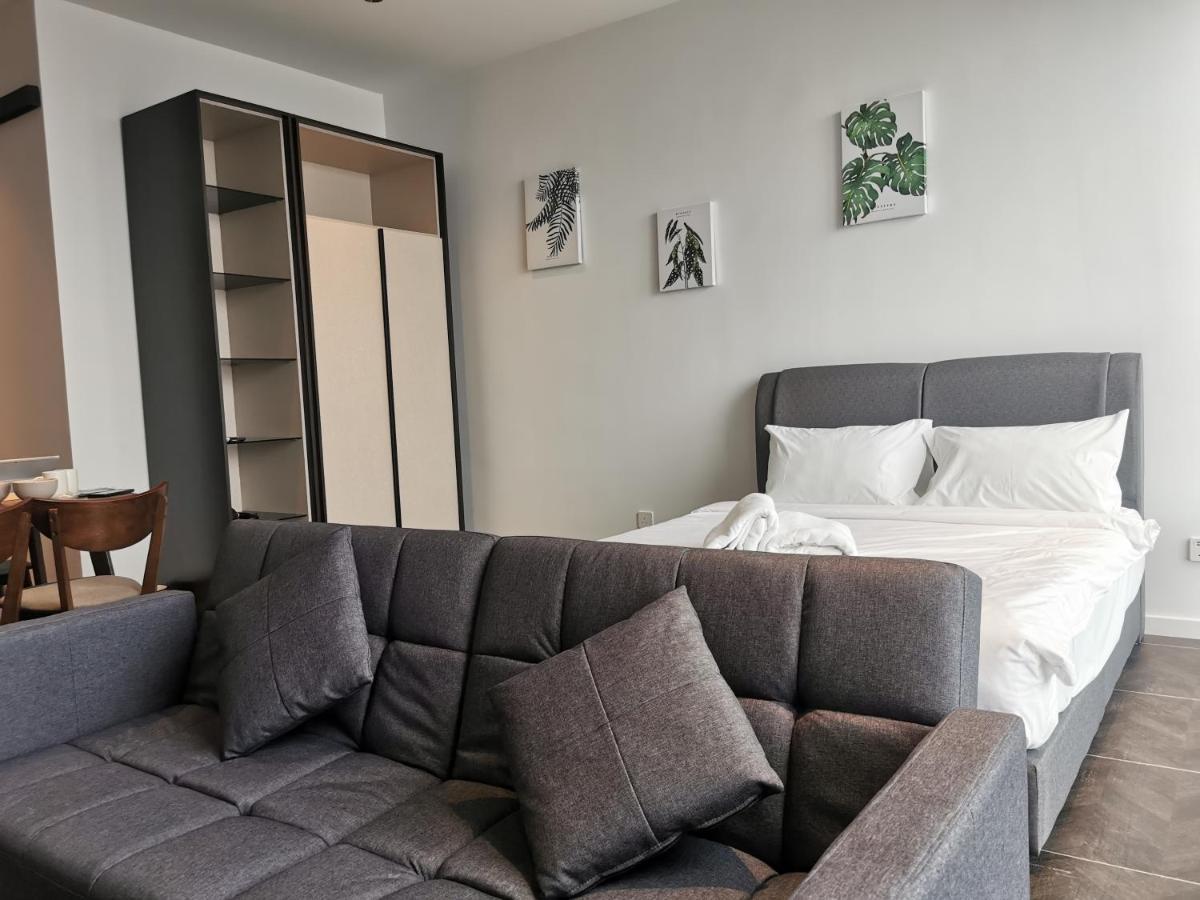 Scarletz Suites Klcc By De Harlequins Guesthouse Kuala Lumpur Exteriör bild