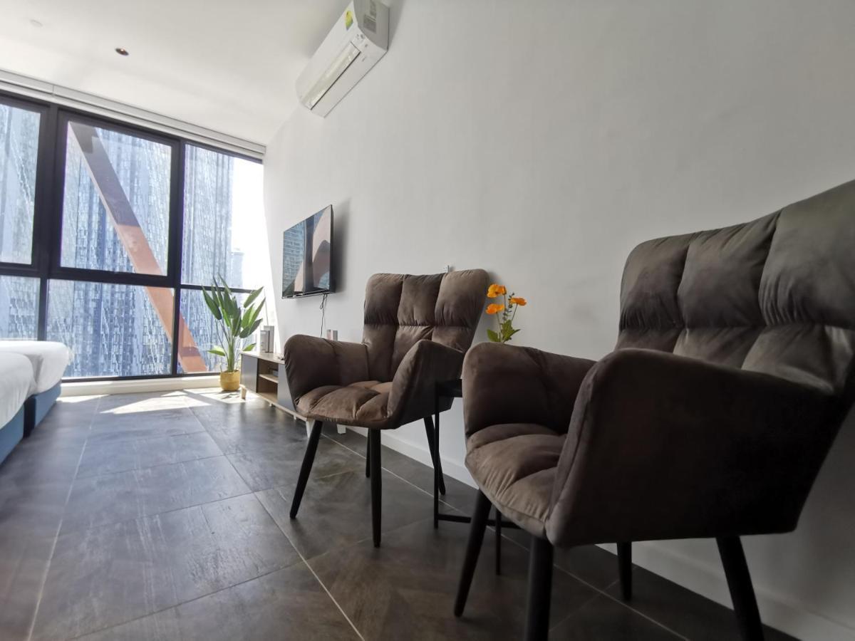 Scarletz Suites Klcc By De Harlequins Guesthouse Kuala Lumpur Exteriör bild