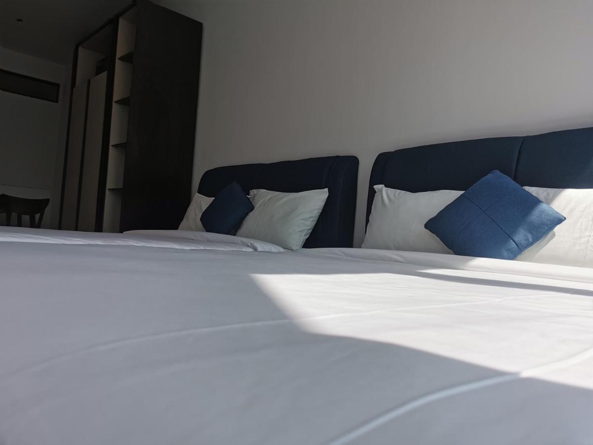 Scarletz Suites Klcc By De Harlequins Guesthouse Kuala Lumpur Exteriör bild