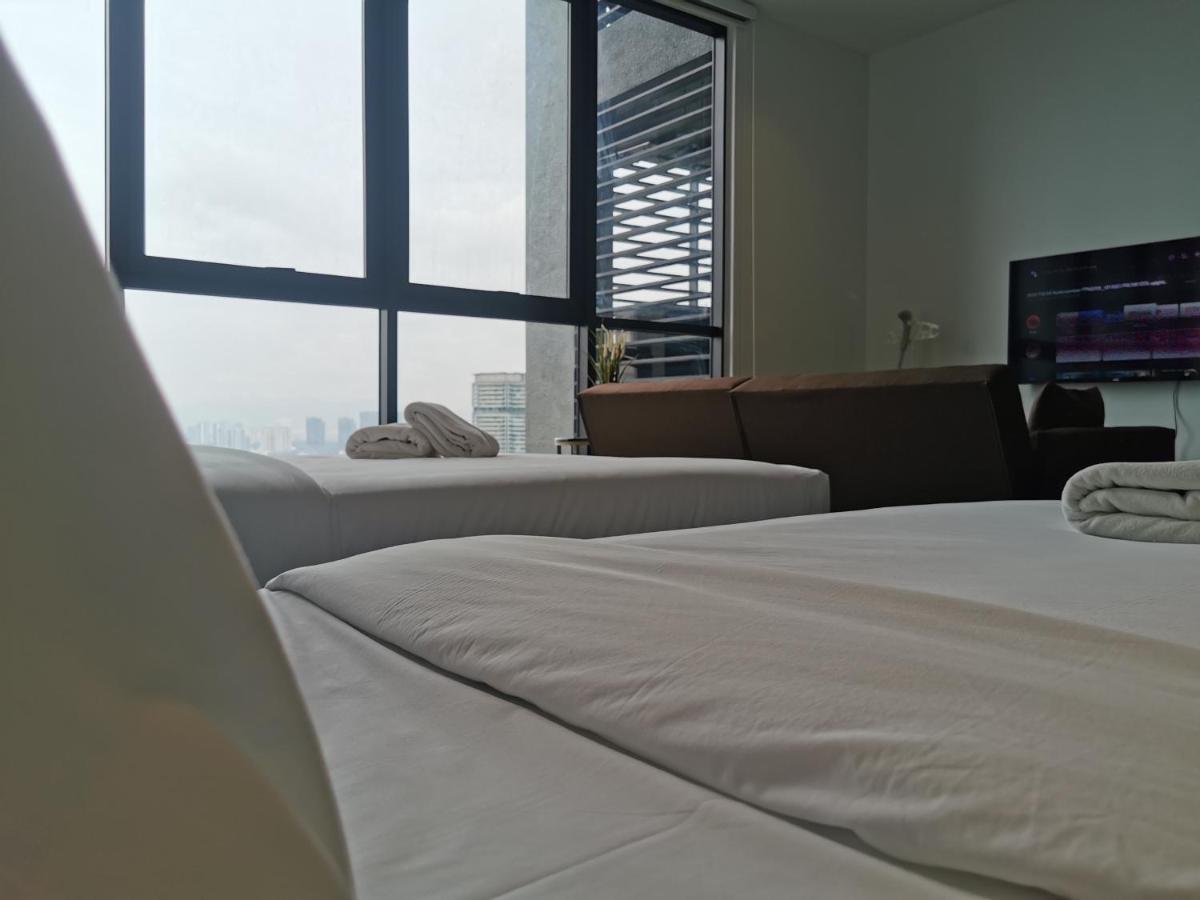 Scarletz Suites Klcc By De Harlequins Guesthouse Kuala Lumpur Exteriör bild