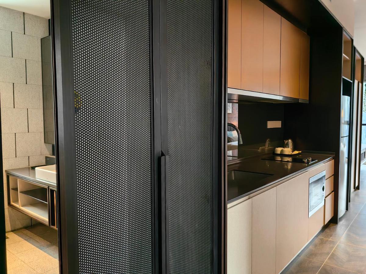 Scarletz Suites Klcc By De Harlequins Guesthouse Kuala Lumpur Exteriör bild