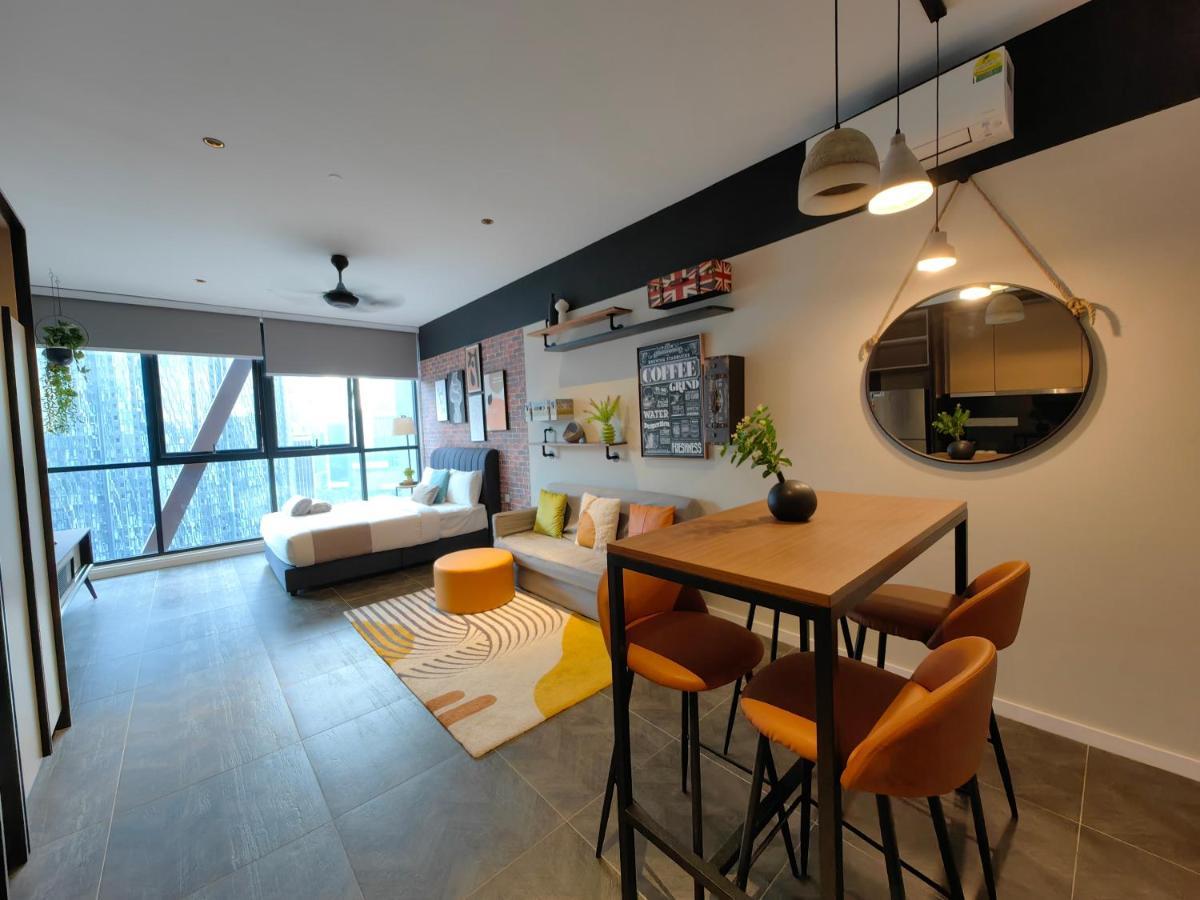 Scarletz Suites Klcc By De Harlequins Guesthouse Kuala Lumpur Exteriör bild