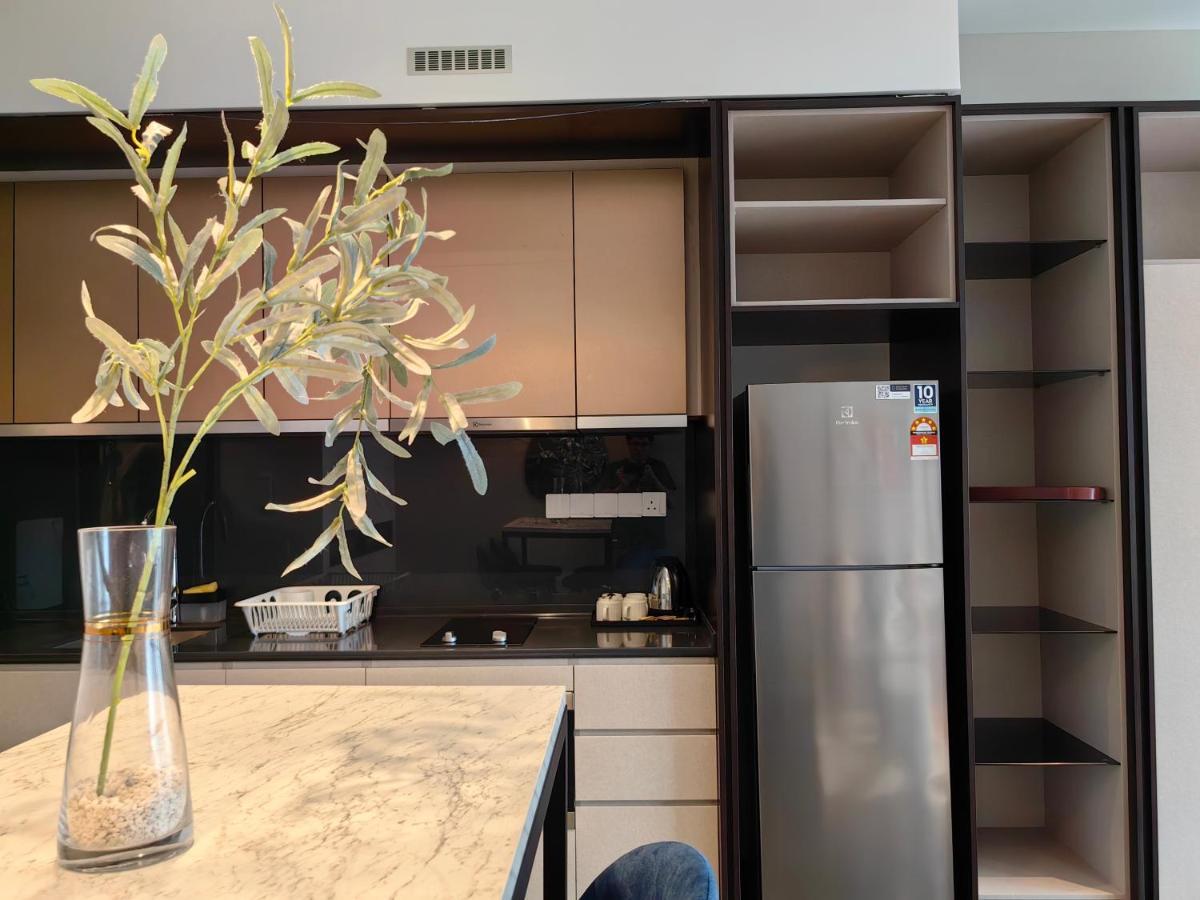 Scarletz Suites Klcc By De Harlequins Guesthouse Kuala Lumpur Exteriör bild