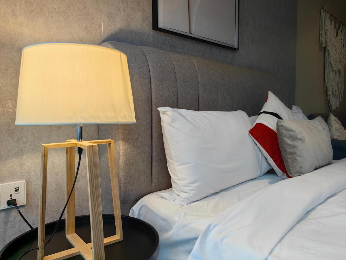 Scarletz Suites Klcc By De Harlequins Guesthouse Kuala Lumpur Exteriör bild