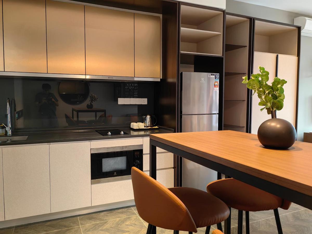Scarletz Suites Klcc By De Harlequins Guesthouse Kuala Lumpur Exteriör bild
