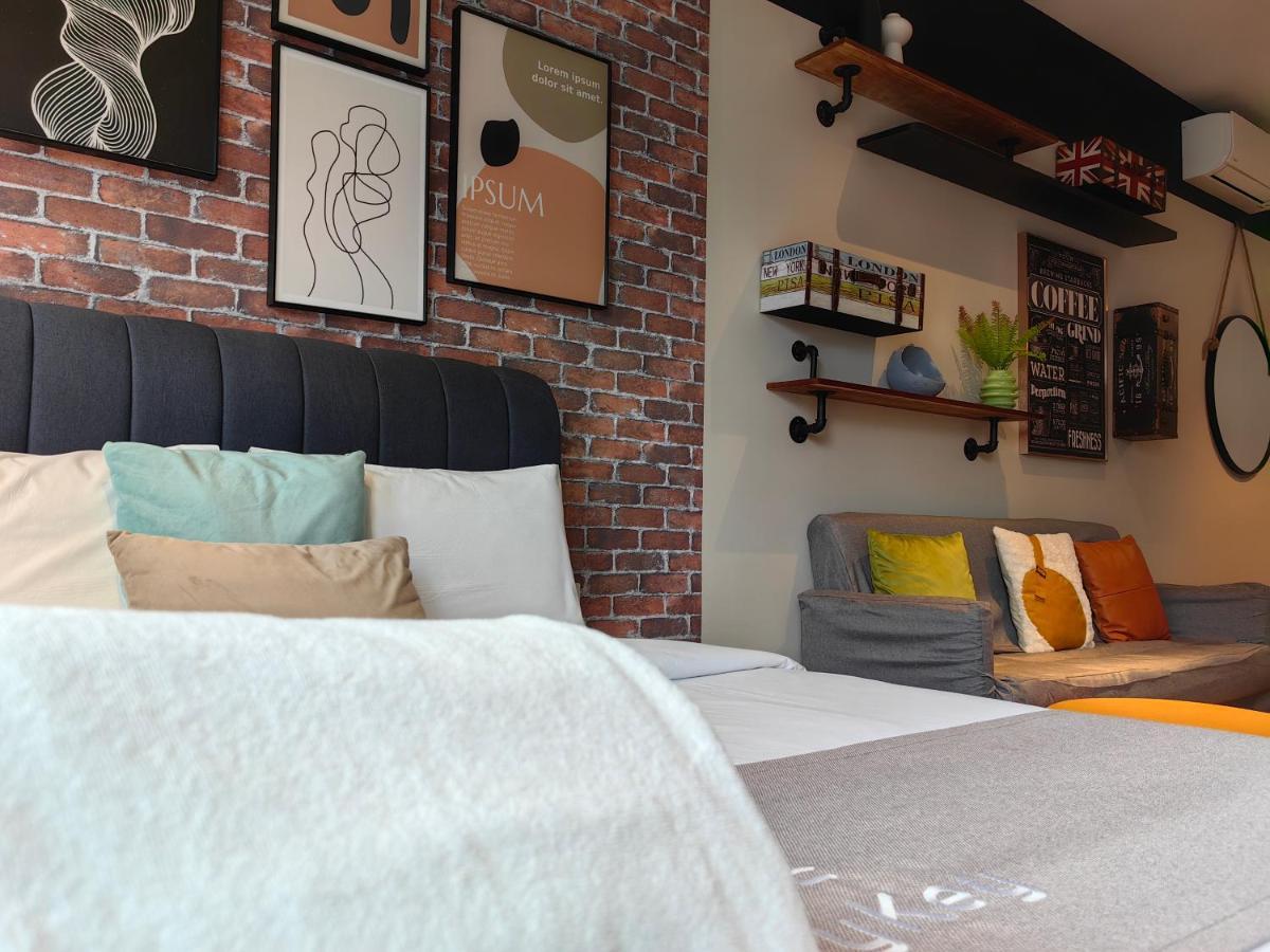 Scarletz Suites Klcc By De Harlequins Guesthouse Kuala Lumpur Exteriör bild