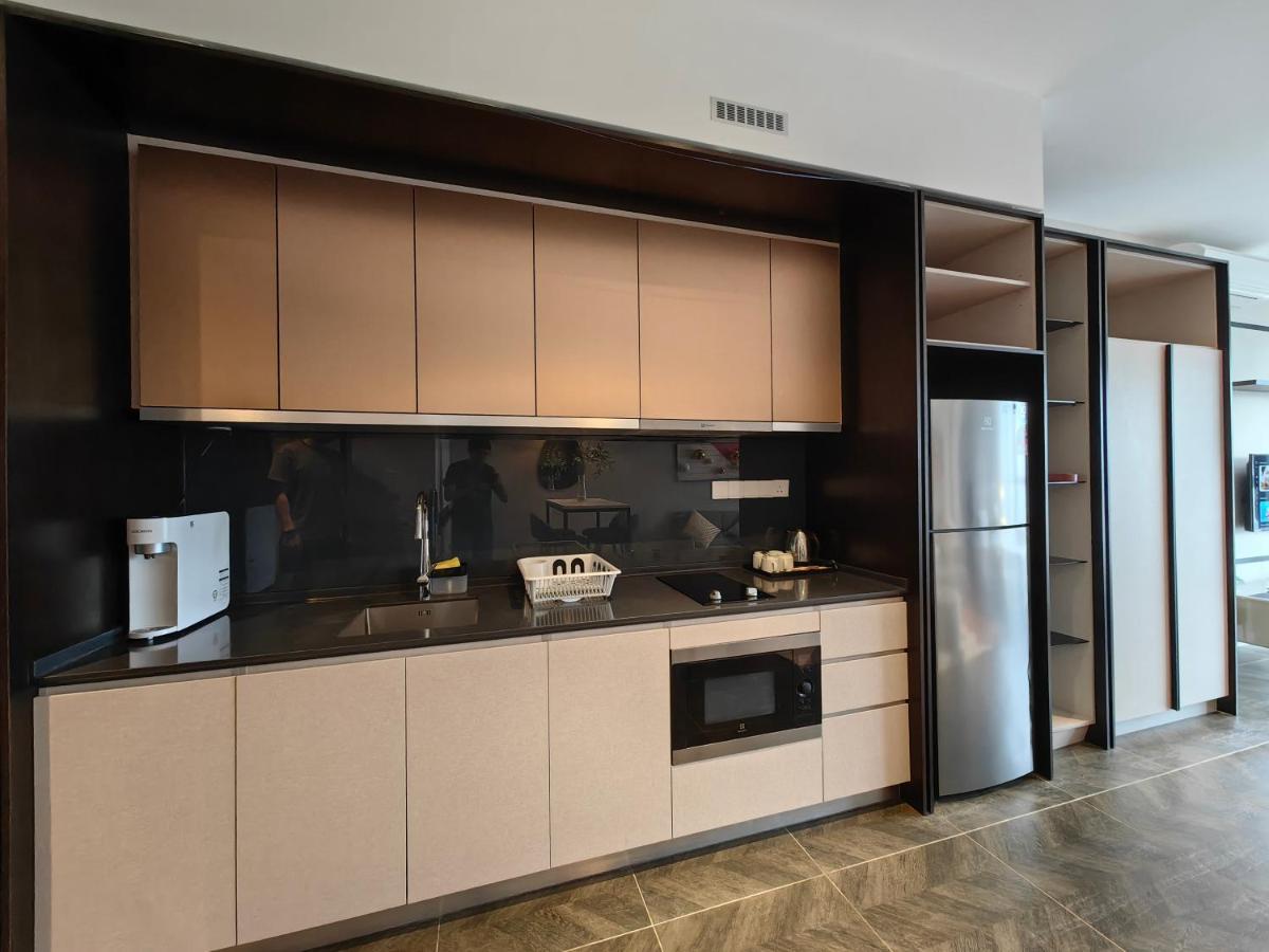 Scarletz Suites Klcc By De Harlequins Guesthouse Kuala Lumpur Exteriör bild