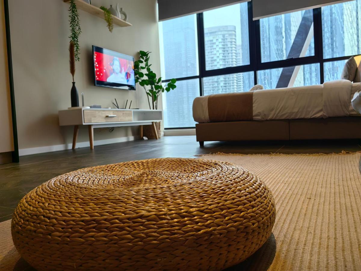Scarletz Suites Klcc By De Harlequins Guesthouse Kuala Lumpur Exteriör bild