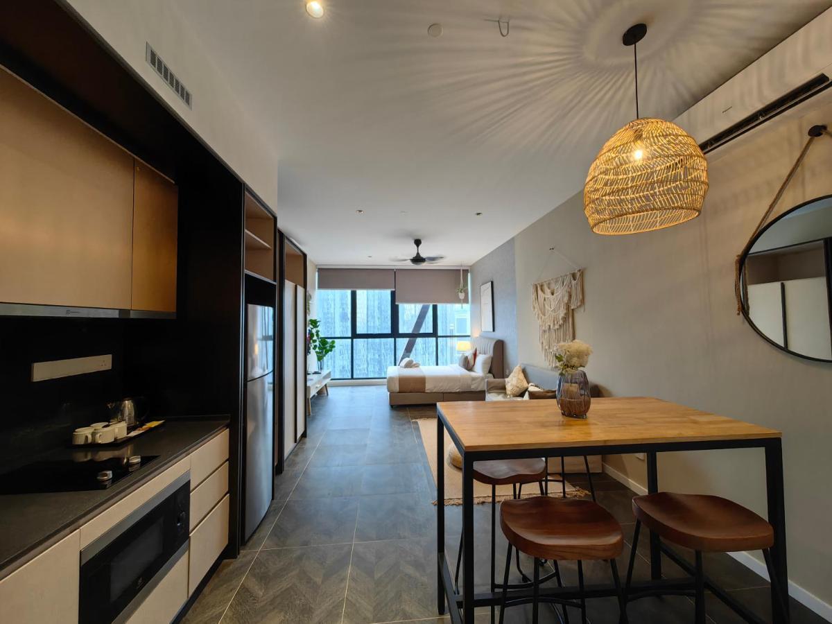 Scarletz Suites Klcc By De Harlequins Guesthouse Kuala Lumpur Exteriör bild